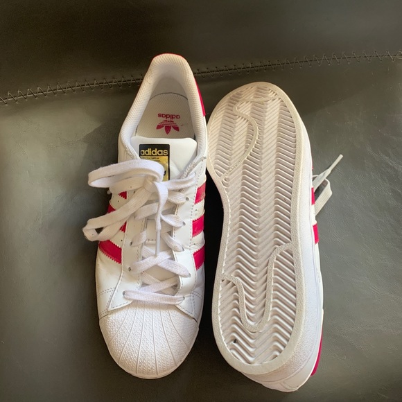 Adidas Superstars - Picture 1 of 3